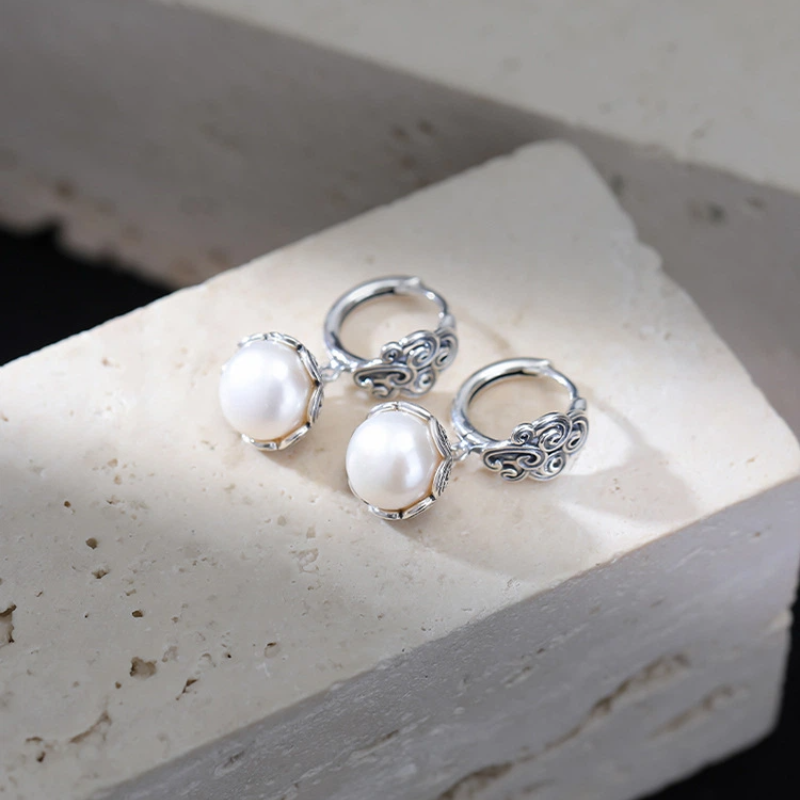 Freshwater Pearl with Lucky Cloud Pattern Earrings (with sterling silver)