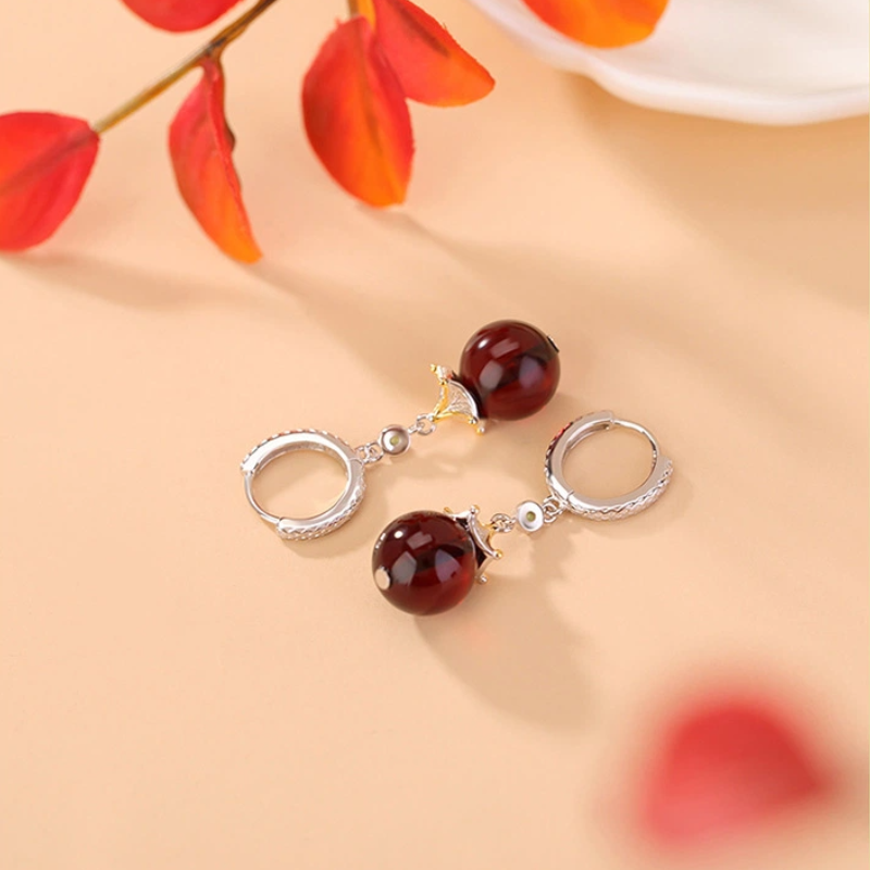 Blood Amber Bead with Ginkgo Leaf Ornament Earrings (Gold-plated Sterling Silver)