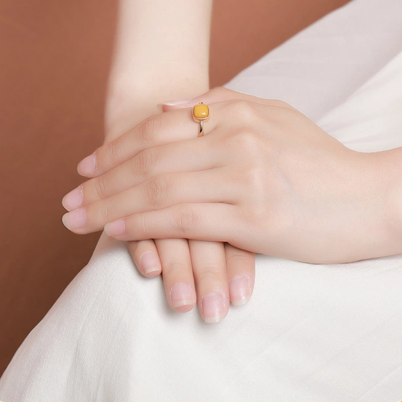 TerraDharma "Warmth Nurturing & Stress Relief" Simple Geometric Square Jewelry Set Made of Amber