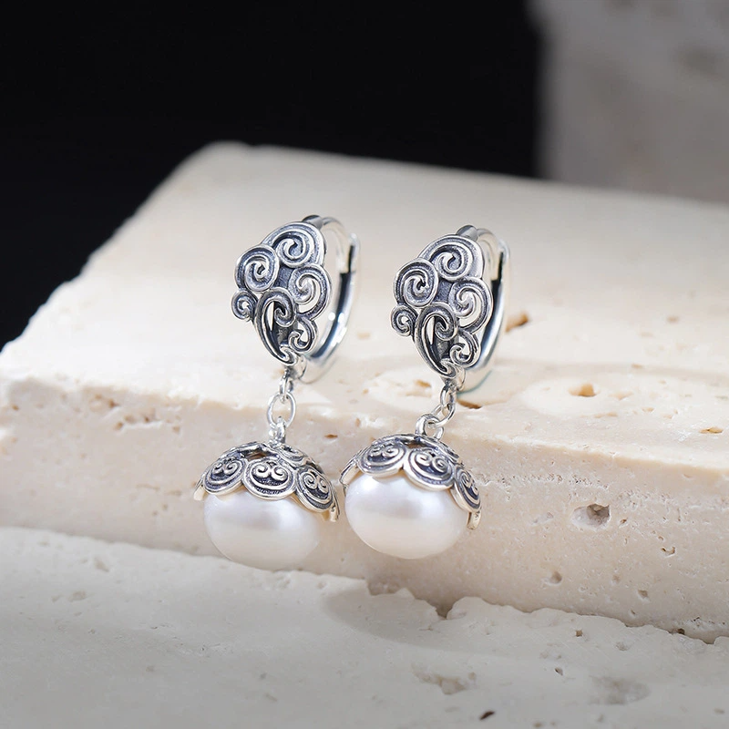 Freshwater Pearl with Lucky Cloud Pattern Earrings (with sterling silver)
