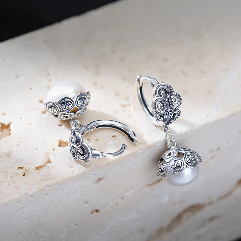 Freshwater Pearl with Lucky Cloud Pattern Earrings (with sterling silver)