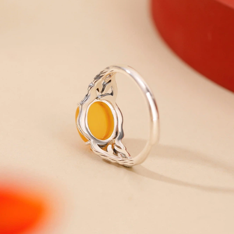 Natural Oval Beeswax Adjustable Ring (with Branch-shaped Pure Silver Ring Setting)