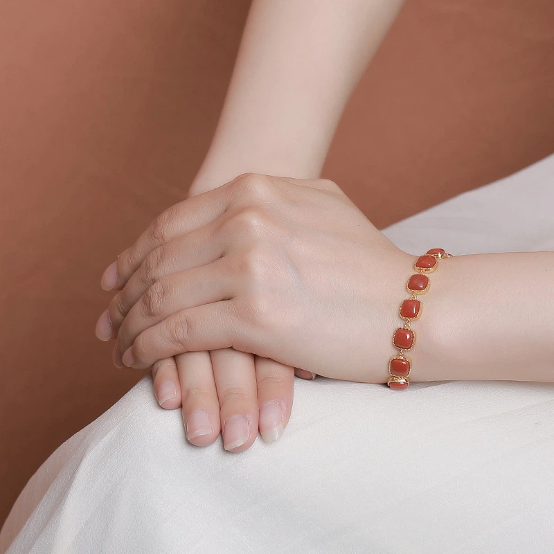 Natural South Red Agate Geometric Square Bead Bracelet (with Gold-plated Silver)