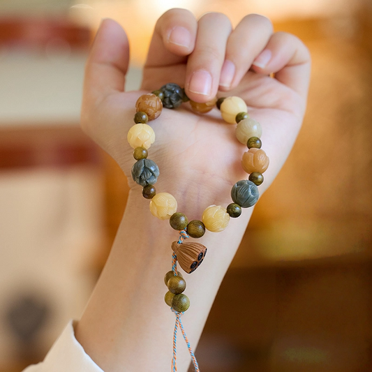 Natural Gradient Lotus Bodhi Seeds bracelet (Seperated by Green Sandalwood)