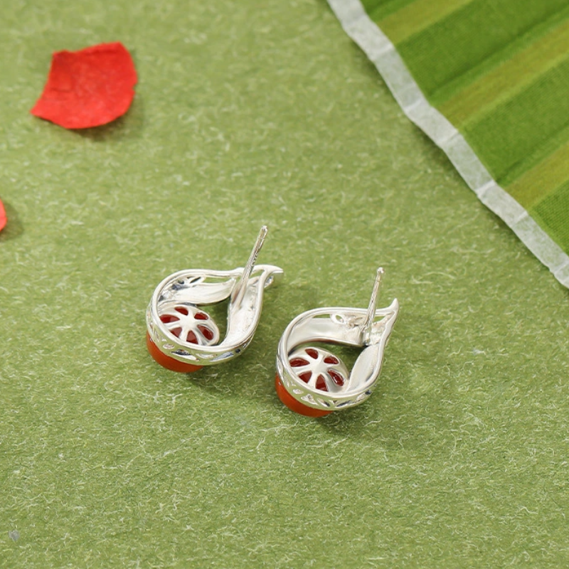 South Red Agate &amp; Scroll - Patterned Silver Stud Earrings
