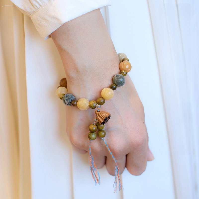 Natural Gradient Lotus Bodhi Seeds bracelet (Seperated by Green Sandalwood)
