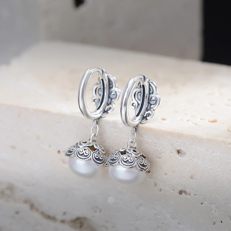 Freshwater Pearl with Lucky Cloud Pattern Earrings (with sterling silver)