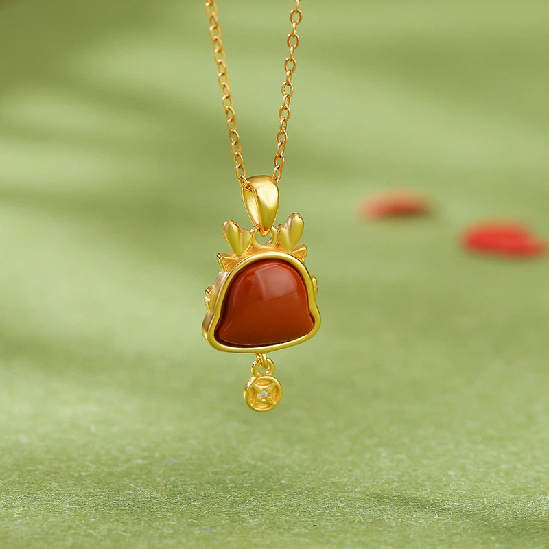 South Red Agate of Auspicious Dragon Pendant Nacklace