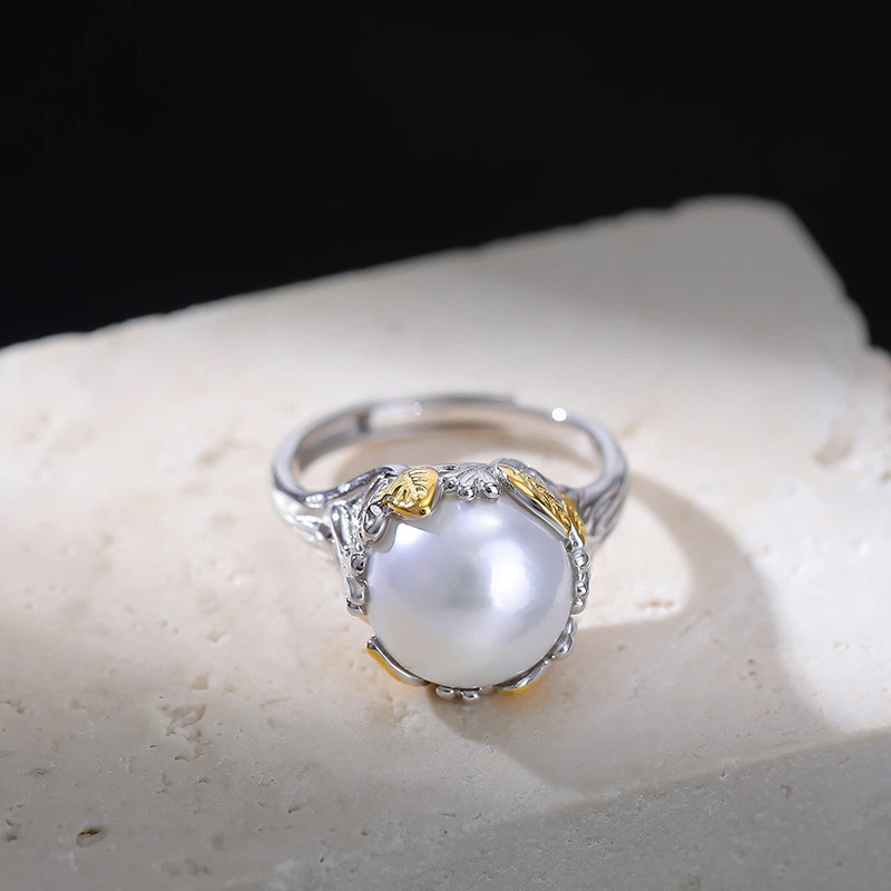 Silver Ring with Freshwater Pearl and Leaf-shaped Setting