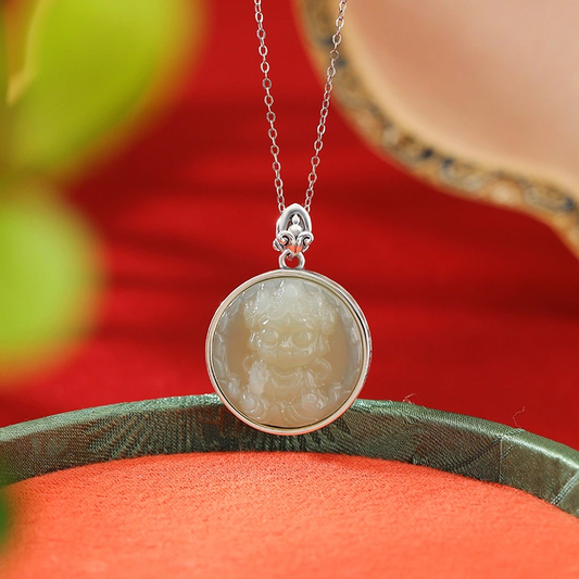 Nature Hetian Jade Carved Pendant Nacklace of Zhaki Lamu