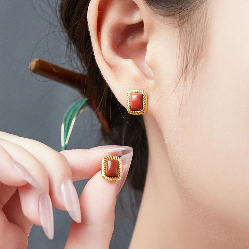 South Red Agate & Twisted - Pattern Stud Earrings