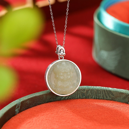 Nature Hetian Jade Carved Pendant Nacklace of Zhaki Lamu