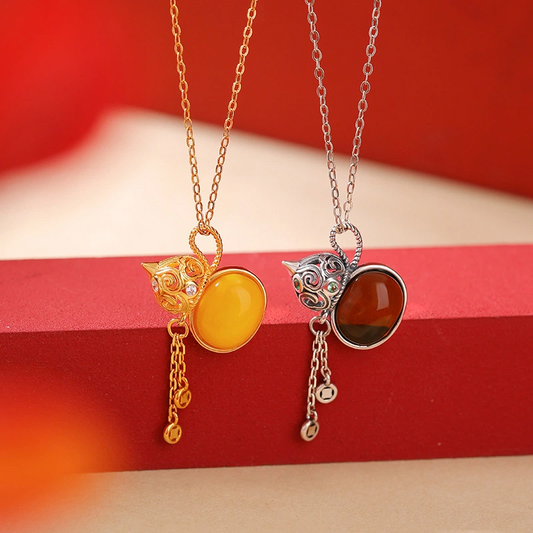 Nature Beeswax/ Blood Amber of Gourd-shaped Pendant Nacklace with Tassel
